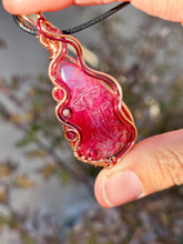 Load image into Gallery viewer, ARTISAN (Marina Rabinskaya) Red (dyed) Dragon Vein Agate with raspberry jade + phosphosiderite gem accents wire wrapped pendant necklace