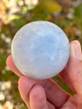 Load image into Gallery viewer, Blue calcite sphere 45mm