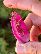 Load image into Gallery viewer, Pink agate slice with rhodonite gem accent wire wrapped pendant necklace