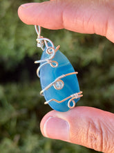 Load image into Gallery viewer, Blue agate slice with labradorite gem accent wire wrapped pendant necklace