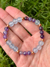 Load image into Gallery viewer, Amethyst stretchy gem bracelet size 6.75”-7” l