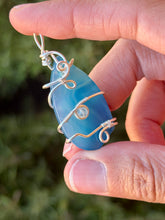 Load image into Gallery viewer, Blue agate slice with labradorite gem accent wire wrapped pendant necklace
