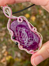 Load image into Gallery viewer, DUO TONED WIRE + DESIGNER STONE (etched by Marina Rabinskaya) Dragon Vein Agate with strawberry quartz + onyx inclusions Wire wrapped pendant
