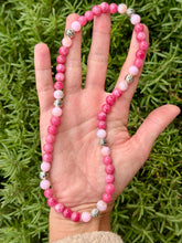 Load image into Gallery viewer, pink agate beaded 18” stretchy necklace
