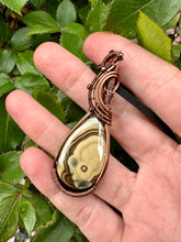 Load image into Gallery viewer, Order for deidre Schalenblende Wire Wrapped Pendent Necklace

